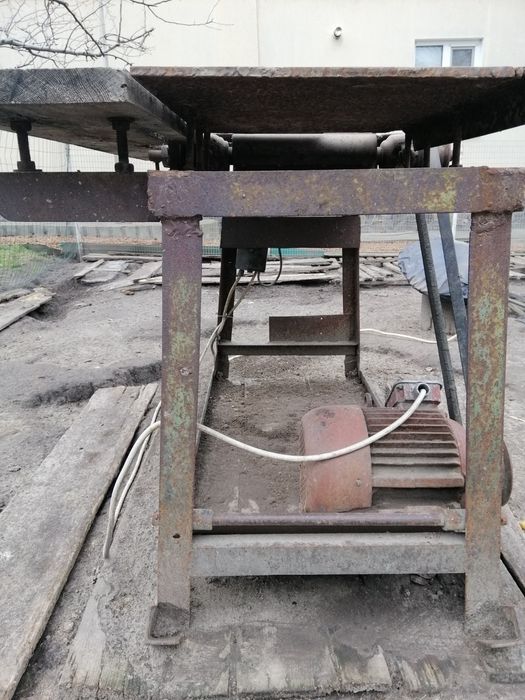 Станок деревообробний, циркулярна.