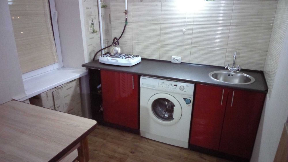 Посуточно отдельная квартира 4 спальных места (2+2) ,Киев ул.Ялтинская