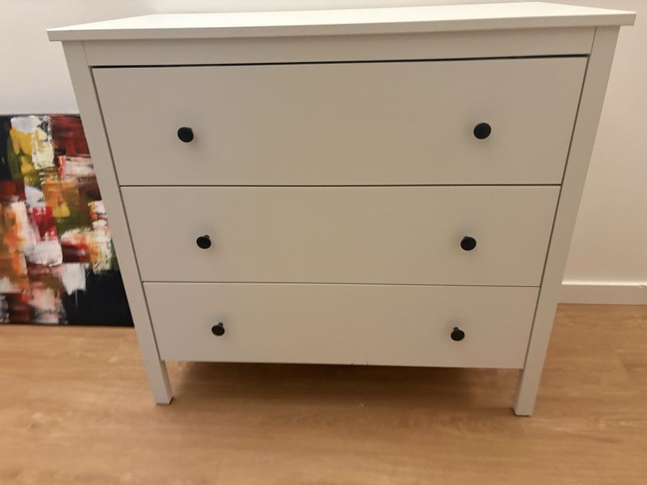 Comoda branca do IKEA