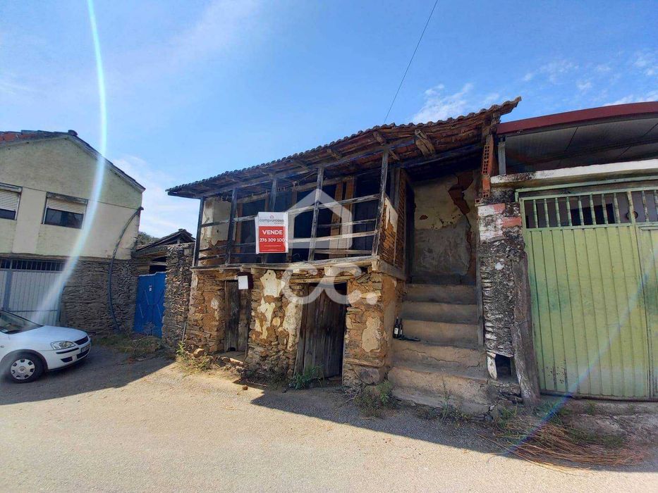 Moradia para restauro em aldeia 6.500€