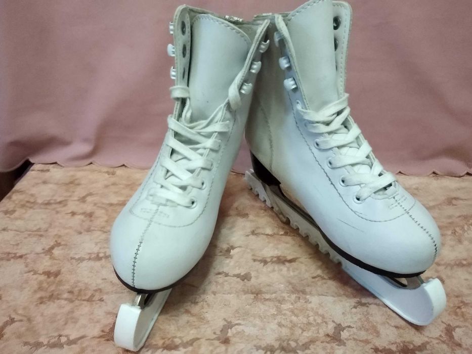 Коньки фигурные детские, р.33, 2 пары