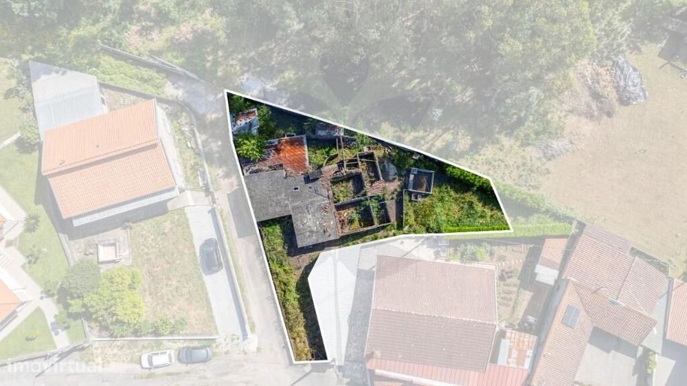 Moradia Martim  Ruina para Reconstrução — Martim, Braga