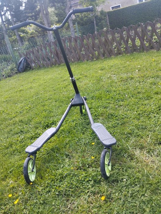 Hulajnoga trzykołowa do driftowania