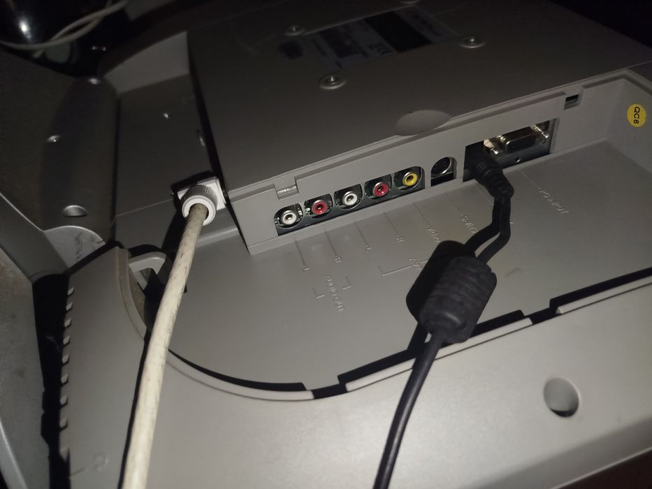 Vendo televisão a trabalhar marca CROWN