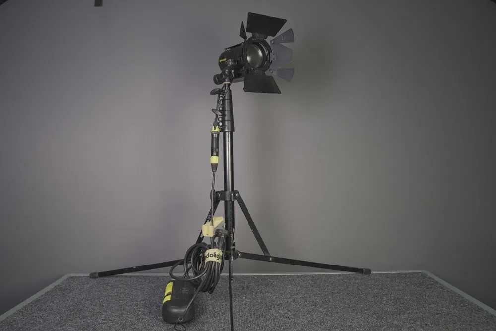 Постійне світло Dedolight DLH4 150W / 100W (3200К)