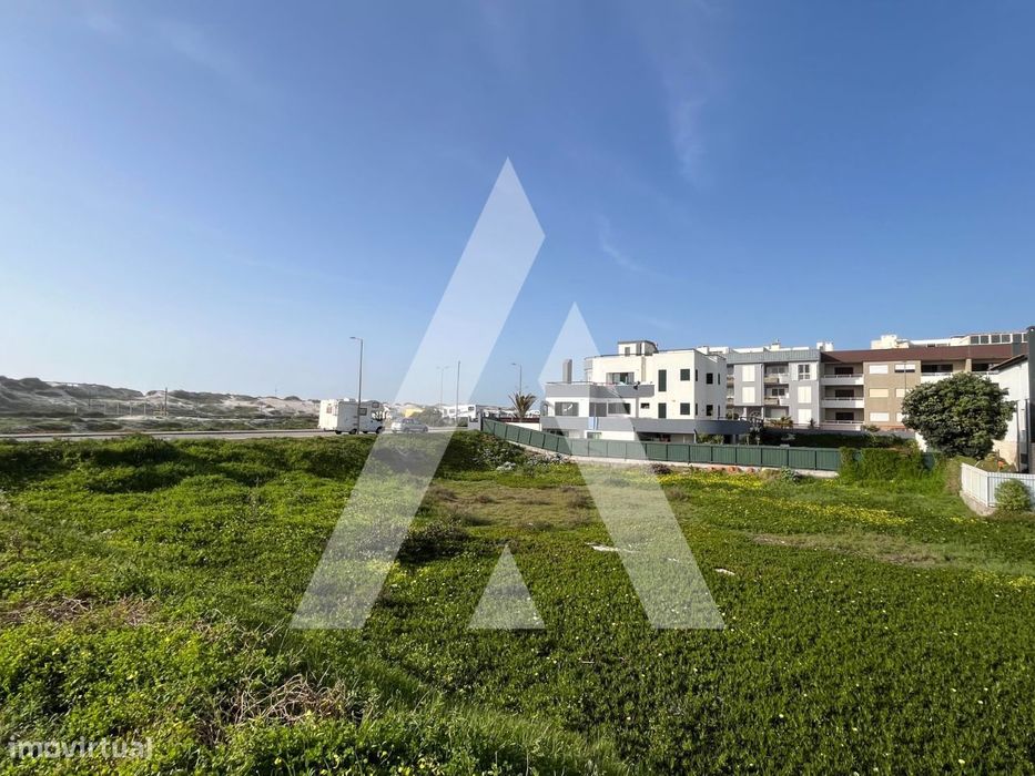 Terreno para construção moradia isolada, vistas para a Praia