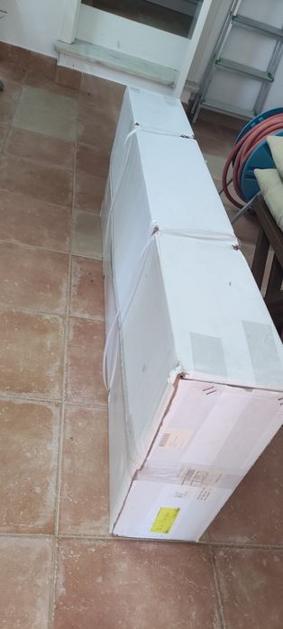 Venda de armário de casa de banho novo.