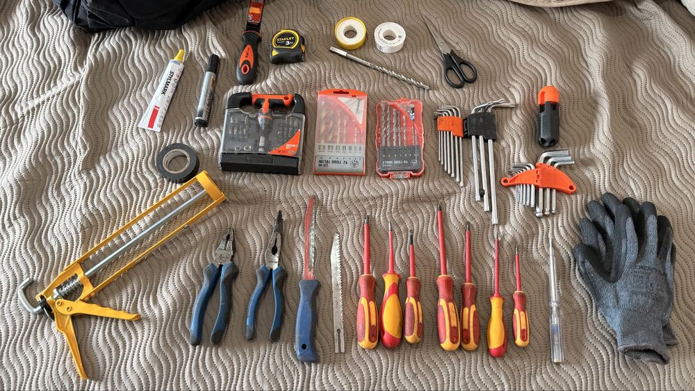 Tool Set with Carry Case462579787629209600