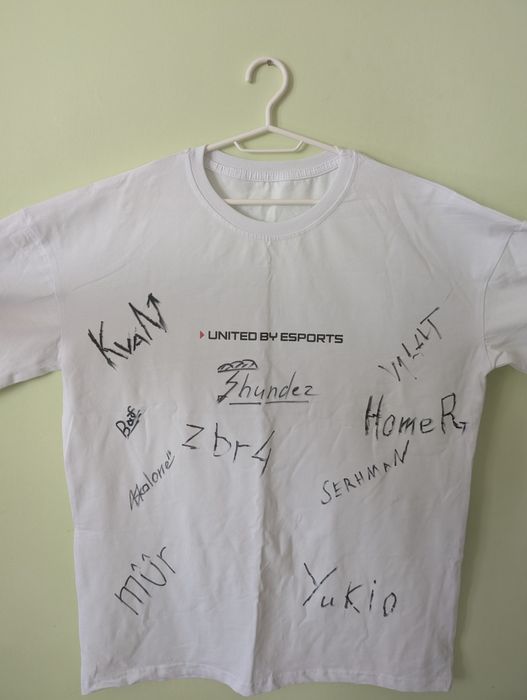Футболка з автографами зірок студії Maincast (V1lat, Homer,Baffik)