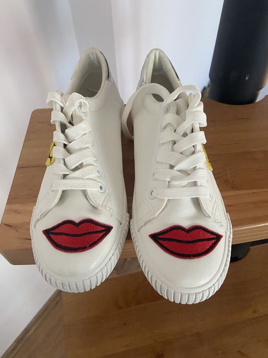 Nowe buty, ozdabiane