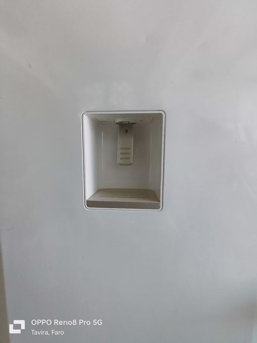 Frigorífico  com dispensador