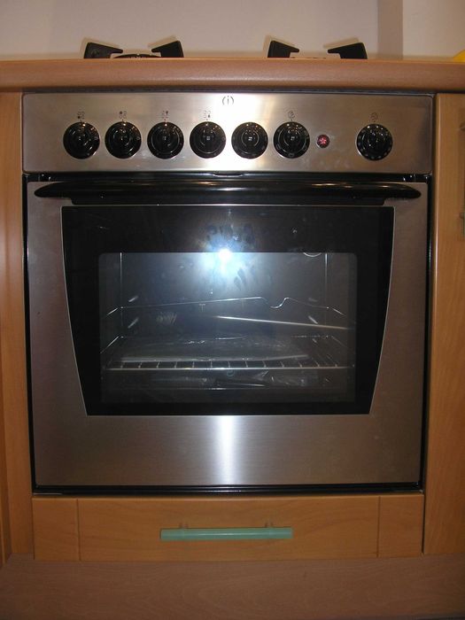 Vendo Forno Elétrico Indesit HPE 20.B IX IB -Artigo de Exposição.
