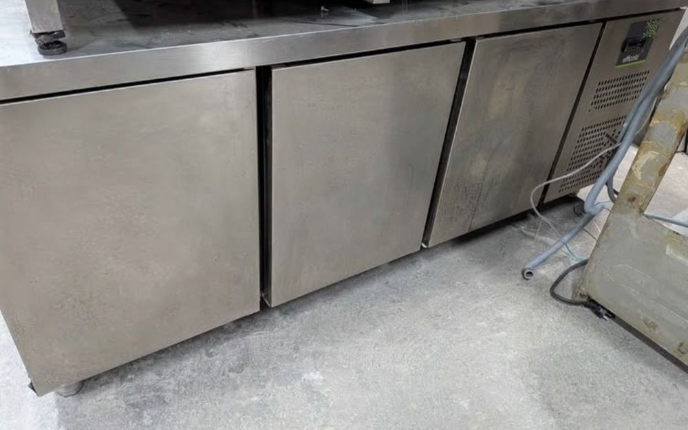 Arcas de refrigeração em bom estado, só precisam de limpeza