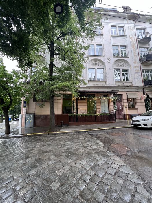 Продаж! Квартира з видом на драмтеатр — історичний центр міста