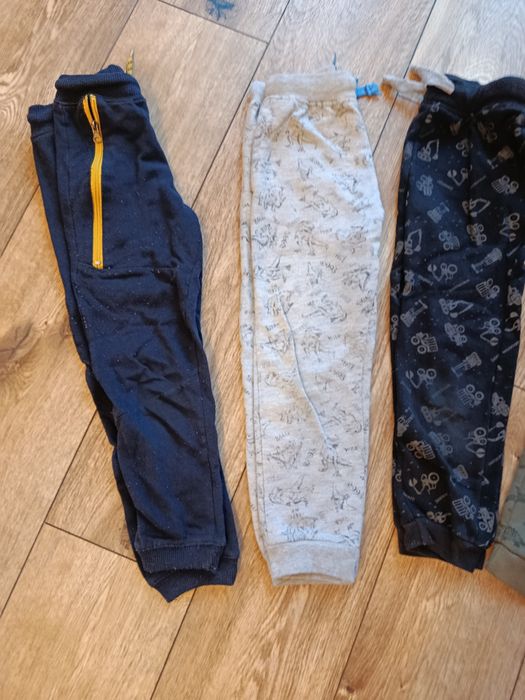 Spodnie dresowe r. 110 paka dla chłopca