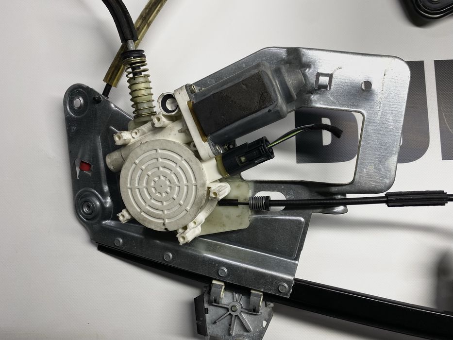 Передній стеклопідйомник BMW E39 Передний Стеклоподъемник БМВ Е39 Шрот