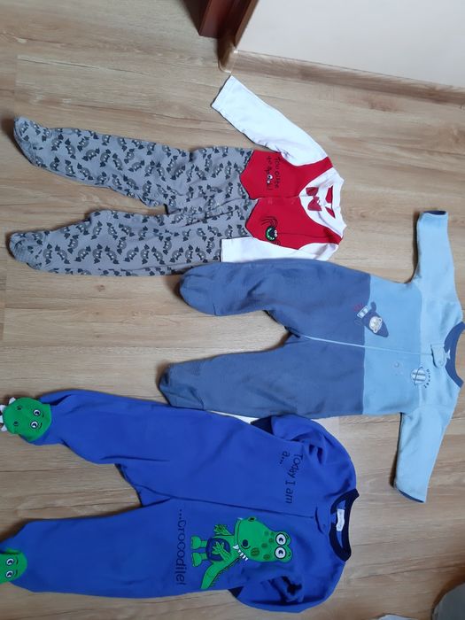 Zestaw pajacyków, piżamy polarowe ciepłe r. 80/86