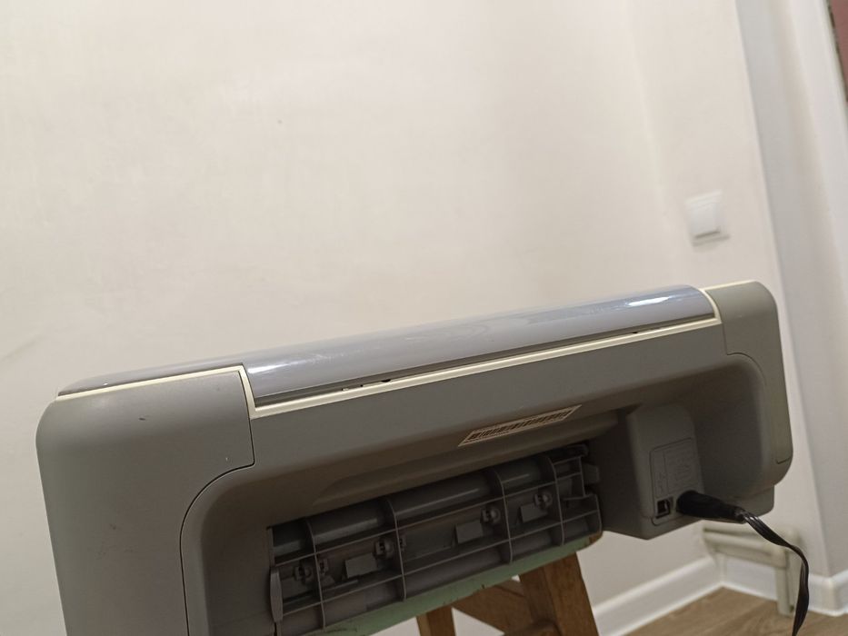 Продаю принтер рабочий(писати тільки в ОЛХ и заказивать  только тут)