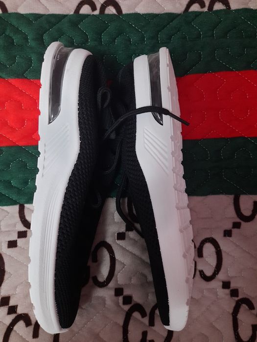 Продам кросівки.