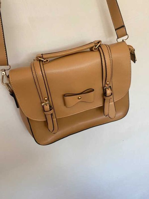 Brązowa karmelowa torebka przez ramię listonoszka skóra ekologiczna