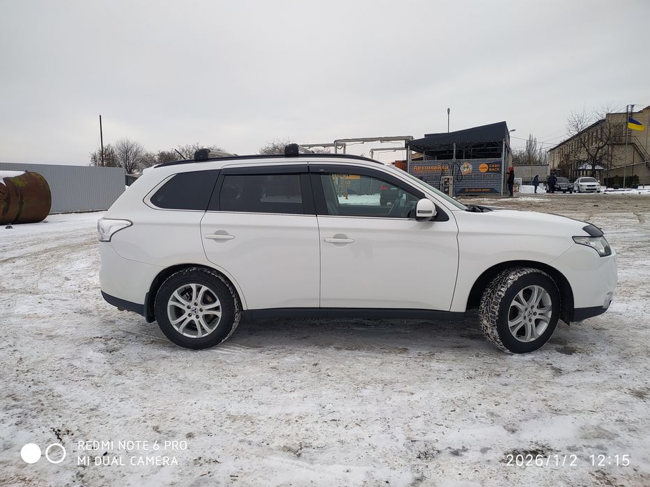 Продам мідсубісі аудлендер 3