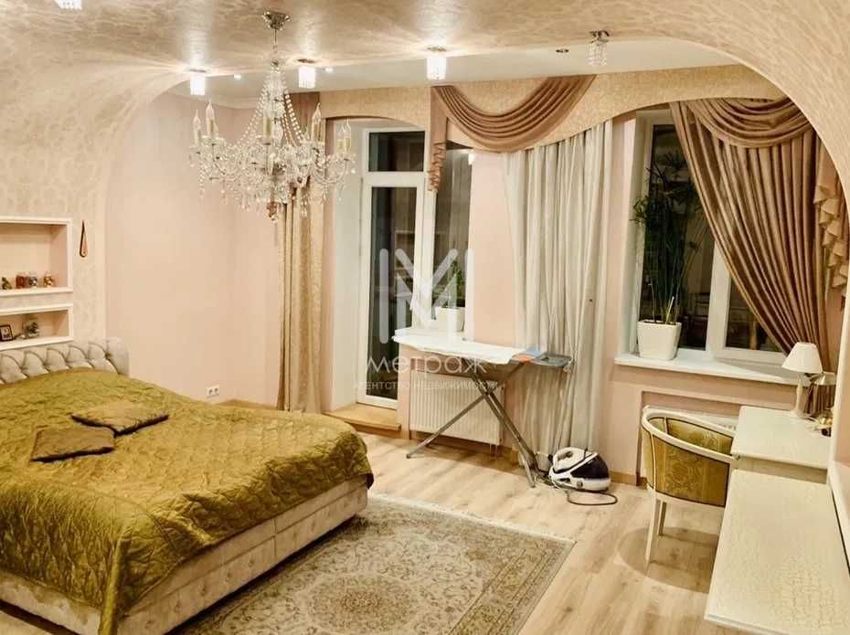 Вау в продаже Пентхаус 210 м² у метро Защитников Украины — 5 комнат, 2 уровня