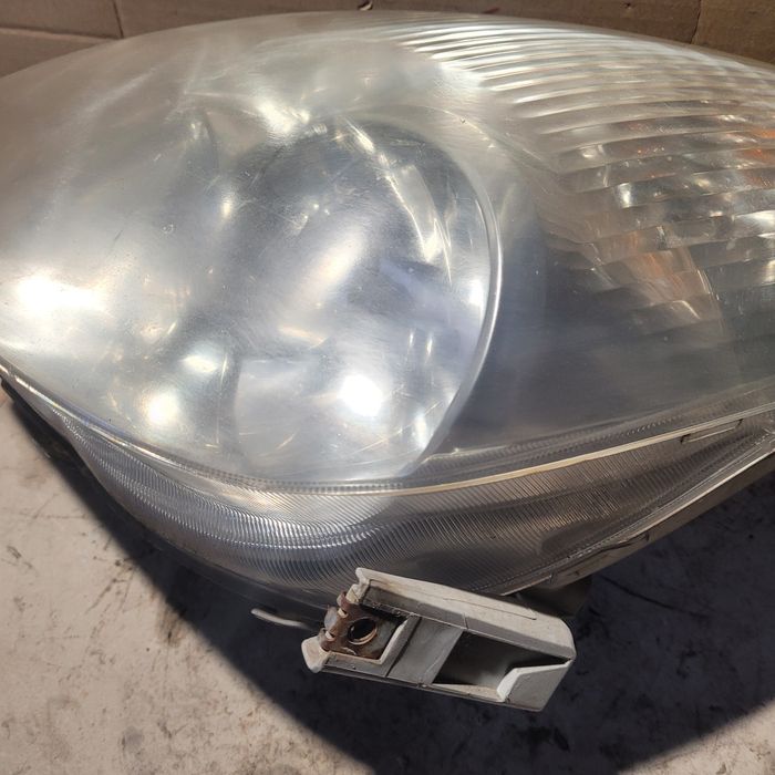 Lampa przód lewa Toyota Corolla Verso I E12 2003r oryginał