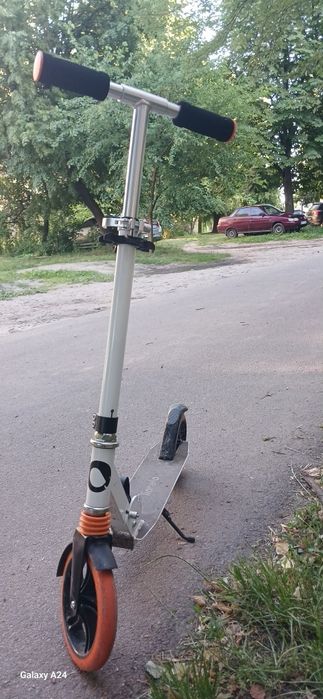 Продам самокат Leonelo