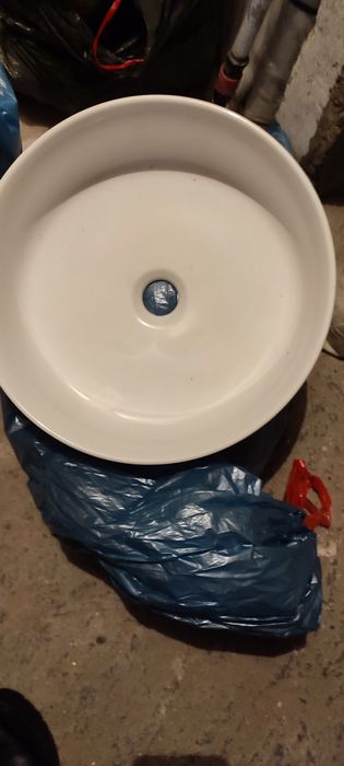 Umywalka nablatowa biala stan bdb