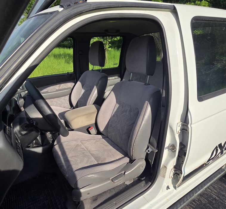 Mazda B2500 2005r