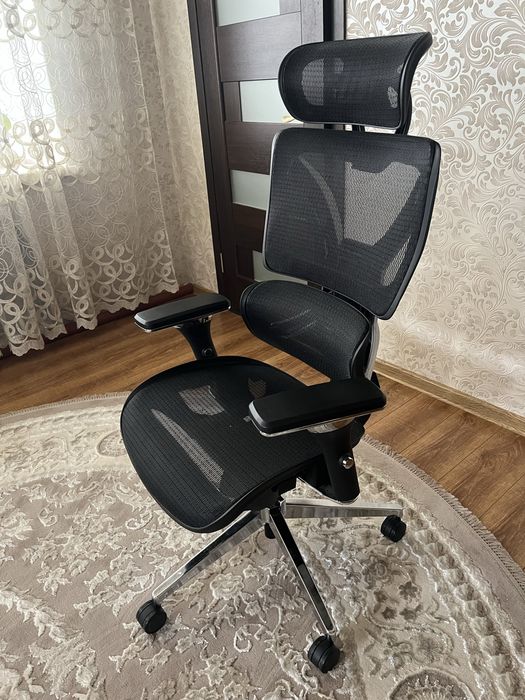 Офісне крісло Richman Perfomance, максимальний комфорт для спини.