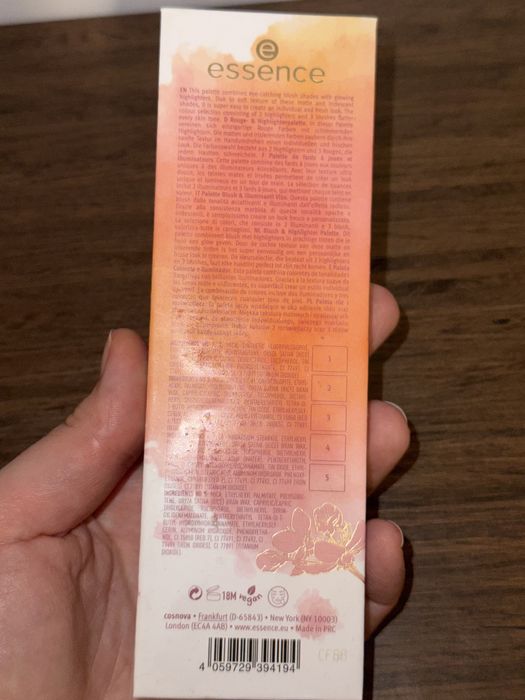 Essence peachy blossom paletka róży do policzków
