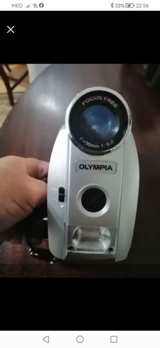 Câmara de filmar da marca Olympia + telefone fixo.