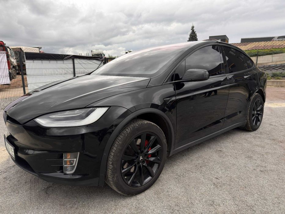 Tesla Model x 2020
