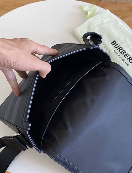 Burberry Alfred Small сумка мессенджер чорна loro louis чоловіча