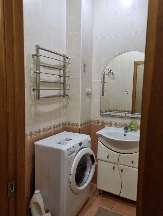 Сдам хорошую 2 к кв, с ремонтом возле метро Масельского