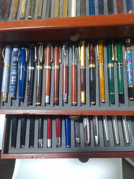 Coleção de 47 Canetas