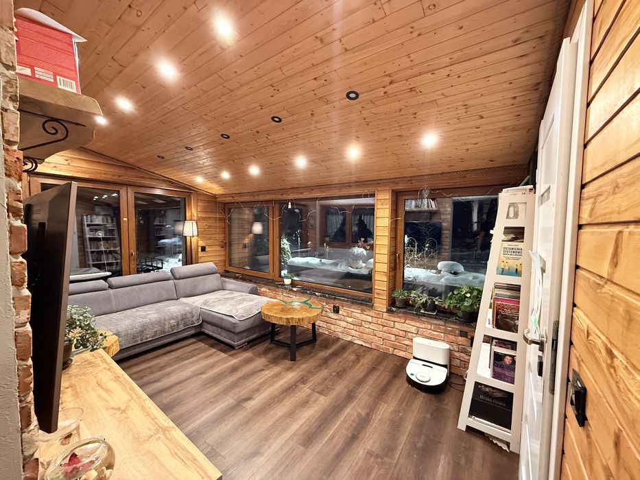 Sprzedam dzialke z dwoma domami