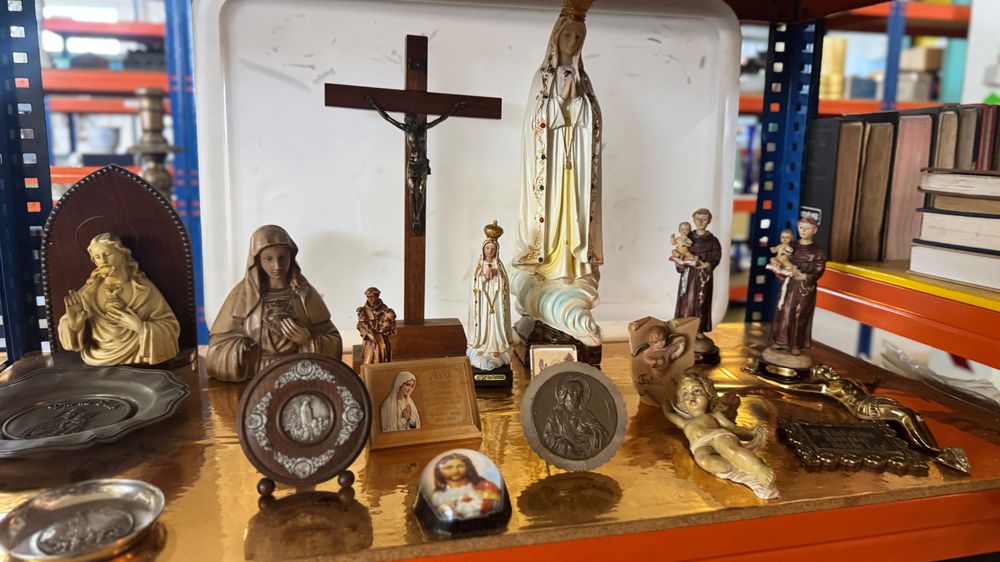 Conjunto de elementos religiosos