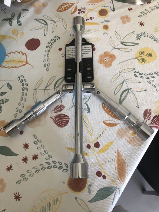 Chaves novas para pneus