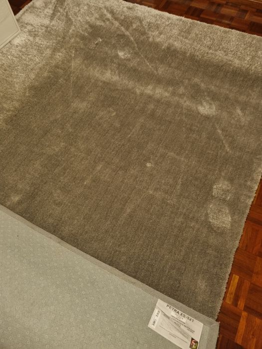 Tapete grande pelo quarto