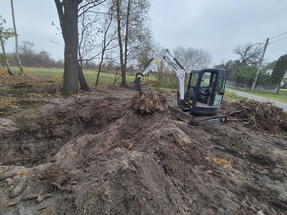 Usługi mini koparką 2.7t z młotem