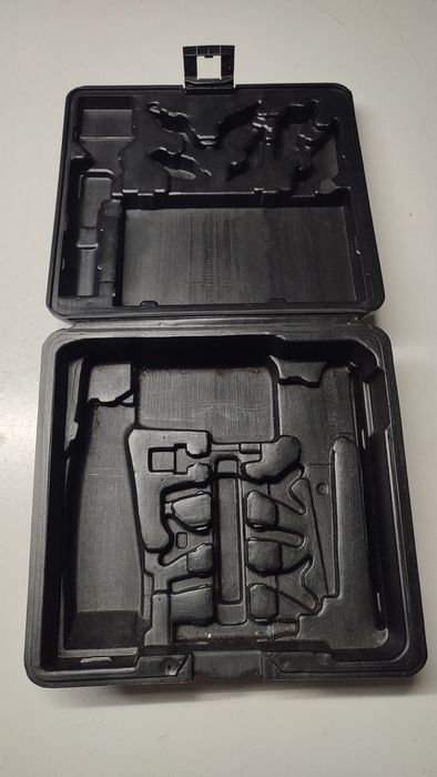 Caixa para barbeiro com pentes