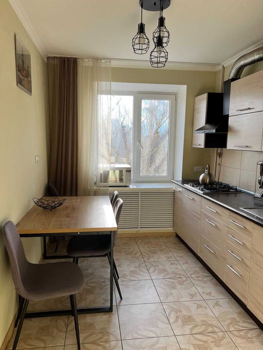 Продаю 3 комнатную крупногабаритную квартиру на Площади Победы