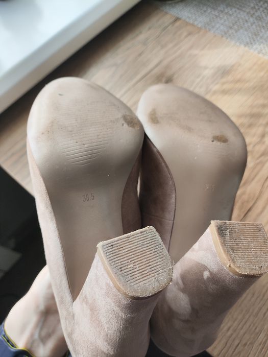 Жіночі туфлі з натуральної замші бежевого кольору