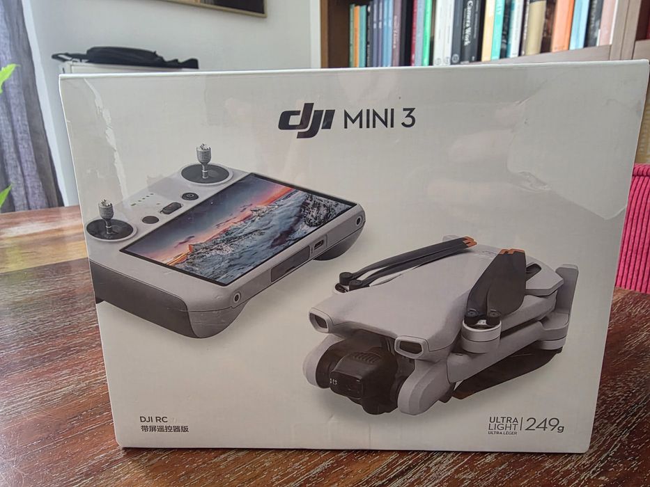 Dron DJI MINI 3 RC (wersja z kontrolerem z wbudowanym ekranem)