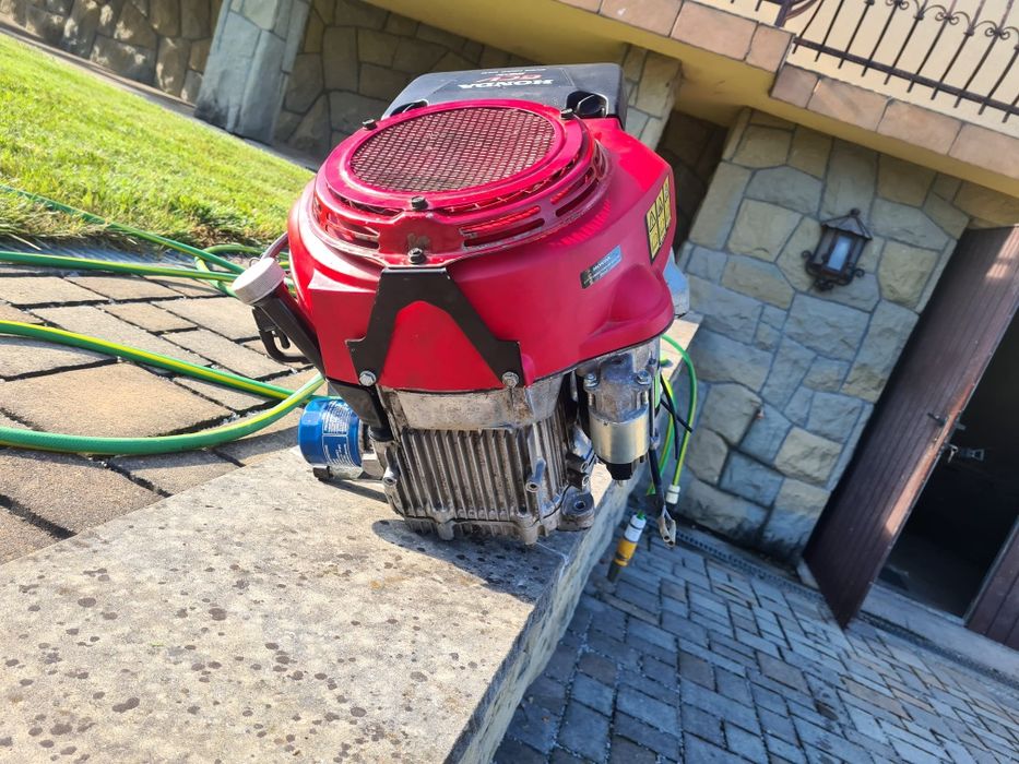 Silnik Honda 2 cylindry z kosiarki