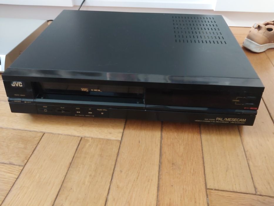 Magnetowid vhs JVC z pilotem uszkodzony