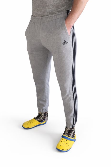 Adidas штани, M — ідеальні для тренувань та стилю!