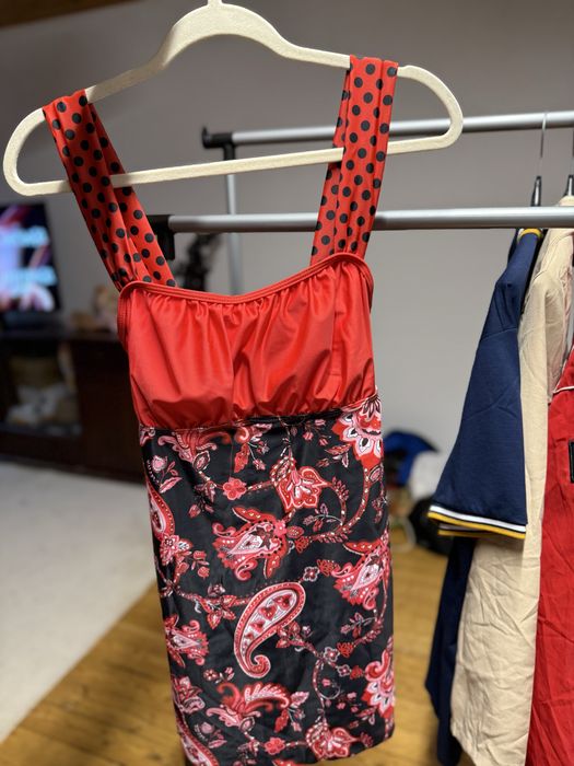 Strój kąpielowy jest bardzo ładny